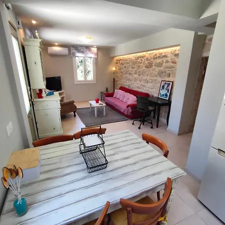 Varko House Апартаменты