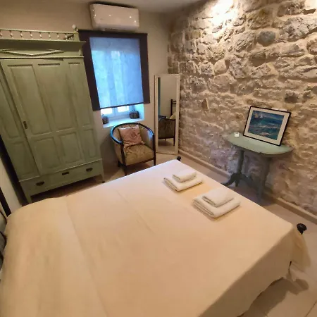 Varko House * Вати