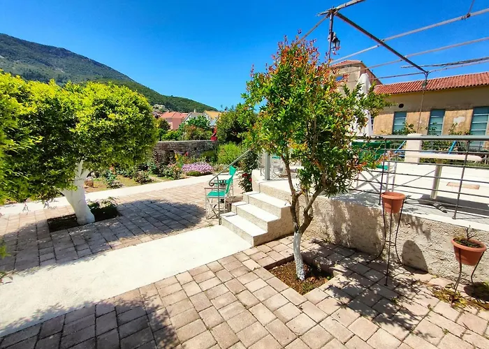 Varko House *